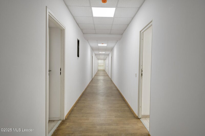 Danubiana de vanzare spatiu birouri si depozitare, teren