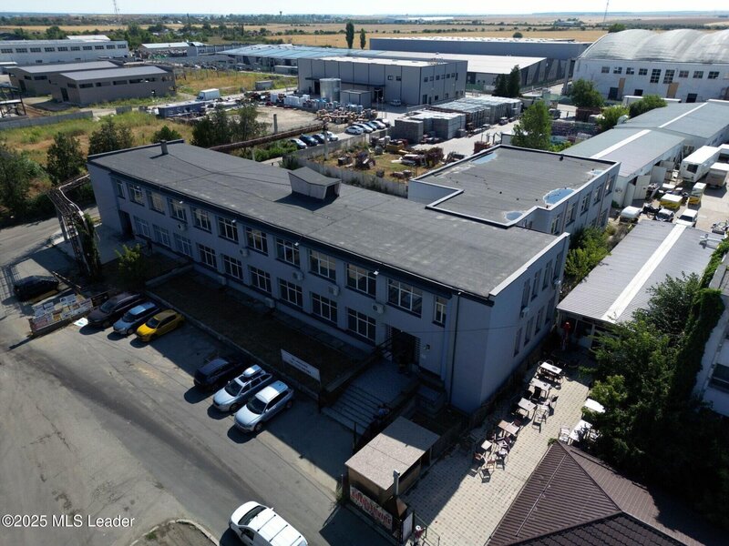 Danubiana de vanzare spatiu birouri si depozitare, teren